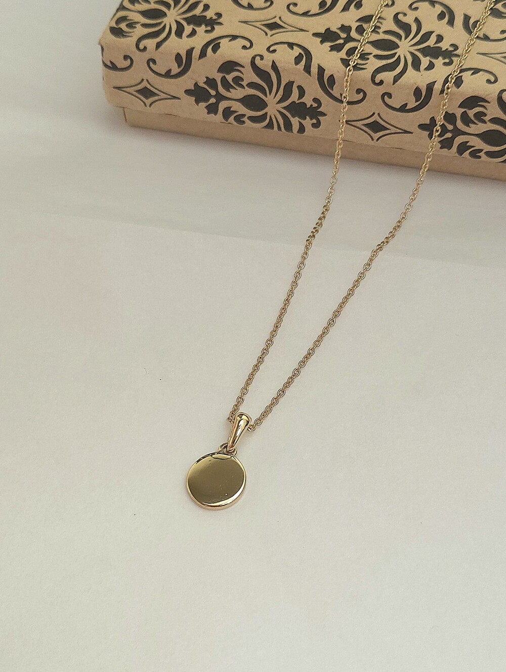 Gold Plated Round Charm Pendant Necklace Monogramable Pendant Necklace - Picture 4 of 15